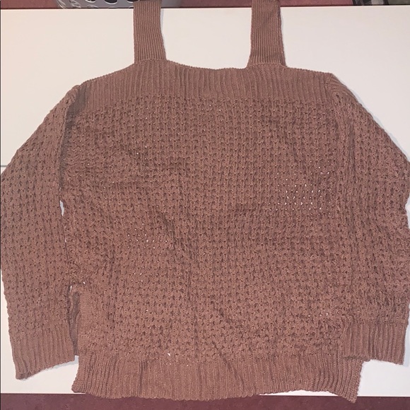 Charlotte Russe cold shoulder long sleeve top - Picture 1 of 4